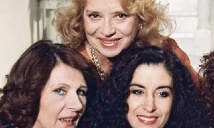 Πέθανε η Άννα Κυριακού: Αποχαιρετισμός στη θρυλική θεία Μπεμπέκα